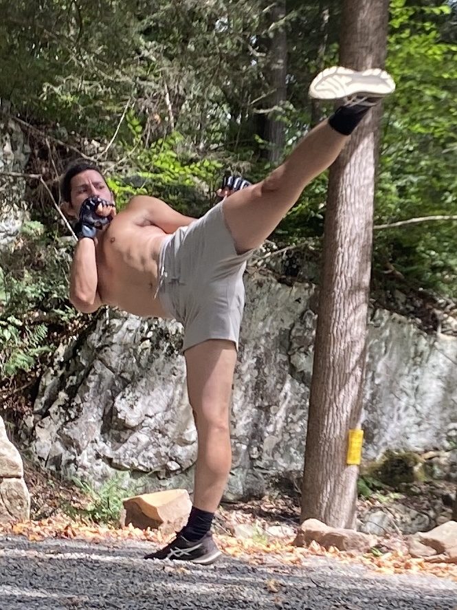 Alonso Guzmán — head kick